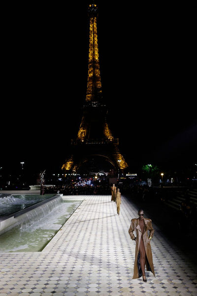 La notte a Parigi è sempre, da sempre, per sempre di Saint Laurent